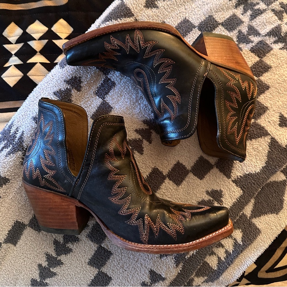 Ariat Dixon Booties